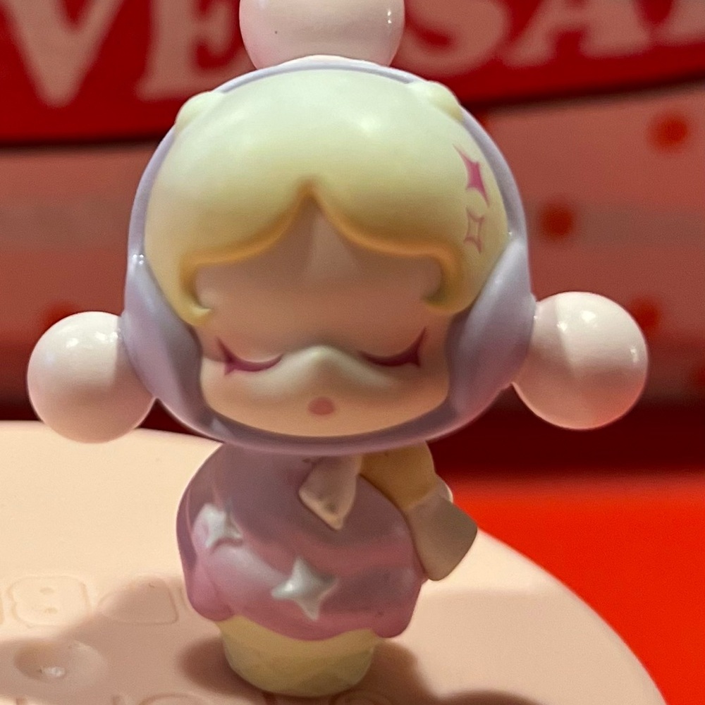 Skullpanda and Molly pop bean